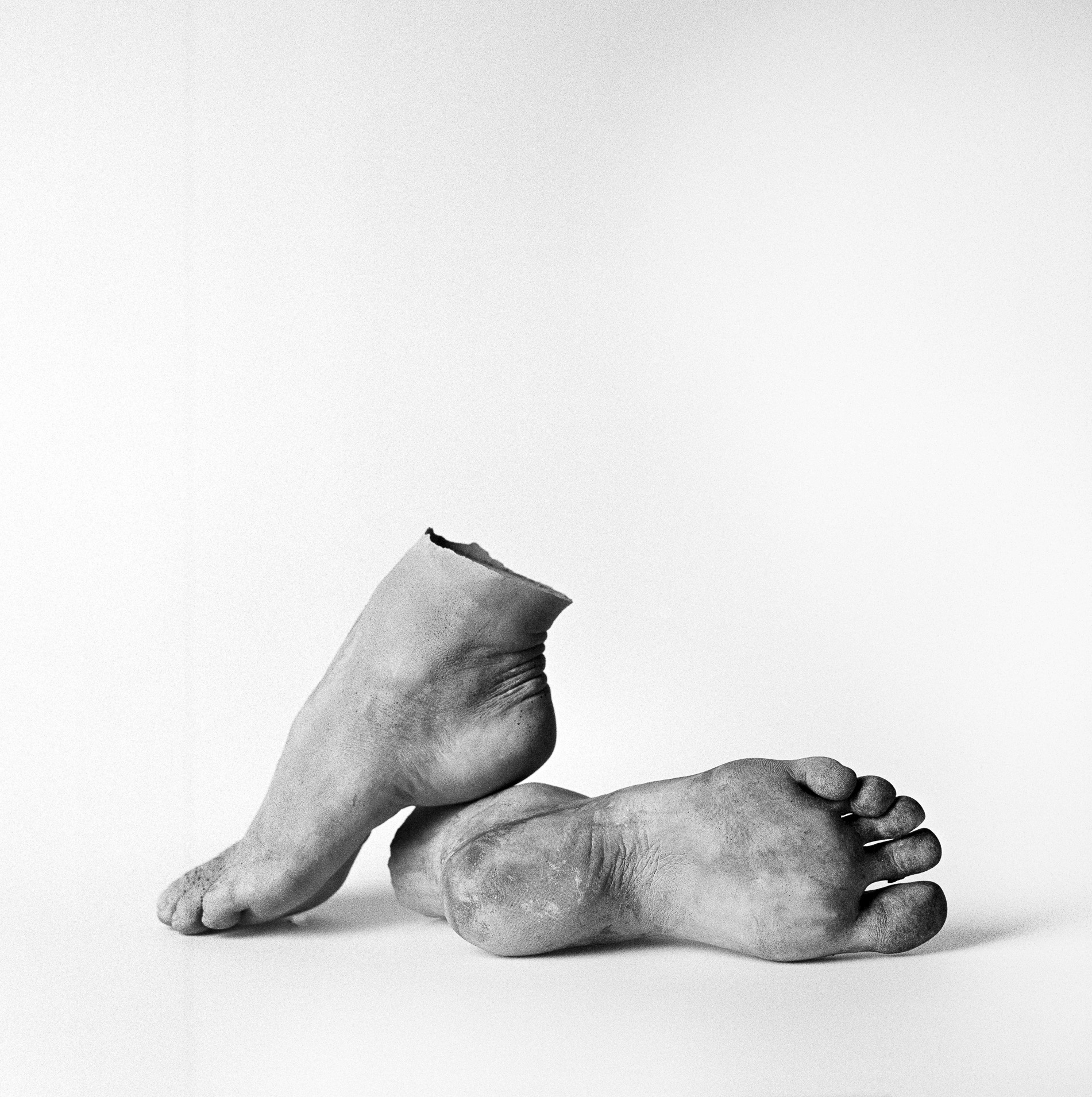 A sculpture of two feet